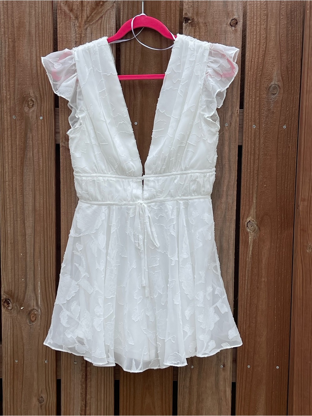 Lulu's White Floral-Texture Deep V Ruffled Romper Size Small